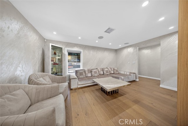 Detail Gallery Image 14 of 64 For 4926 Greenbush Ave, Sherman Oaks,  CA 91423 - 4 Beds | 3 Baths