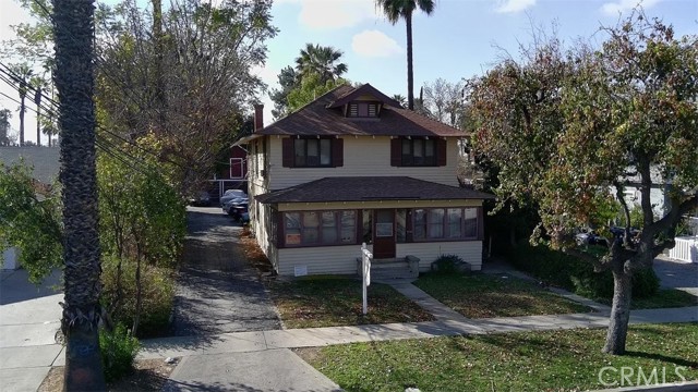 2726 5th Street, Riverside CA: https://media.crmls.org/medias/9b1096db-4df4-448c-bc55-6ea1d4154932.jpg