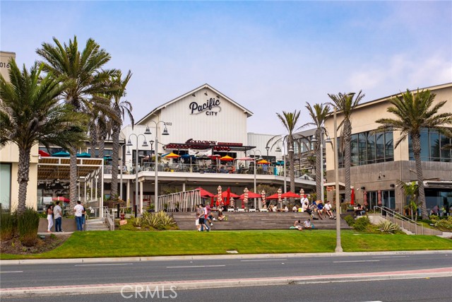 219 Oswego Avenue, Huntington Beach CA: https://media.crmls.org/medias/9b10c0eb-4756-4a47-82d0-c784552ab1ae.jpg