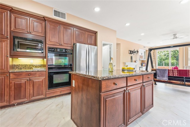 8180 E Brookdale Lane, Anaheim Hills CA: https://media.crmls.org/medias/9b10c0ee-cdc5-4455-816d-a97c33de5598.jpg