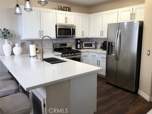 Detail Gallery Image 6 of 29 For 25530 Hemingway, Stevenson Ranch,  CA 91381 - 3 Beds | 3 Baths