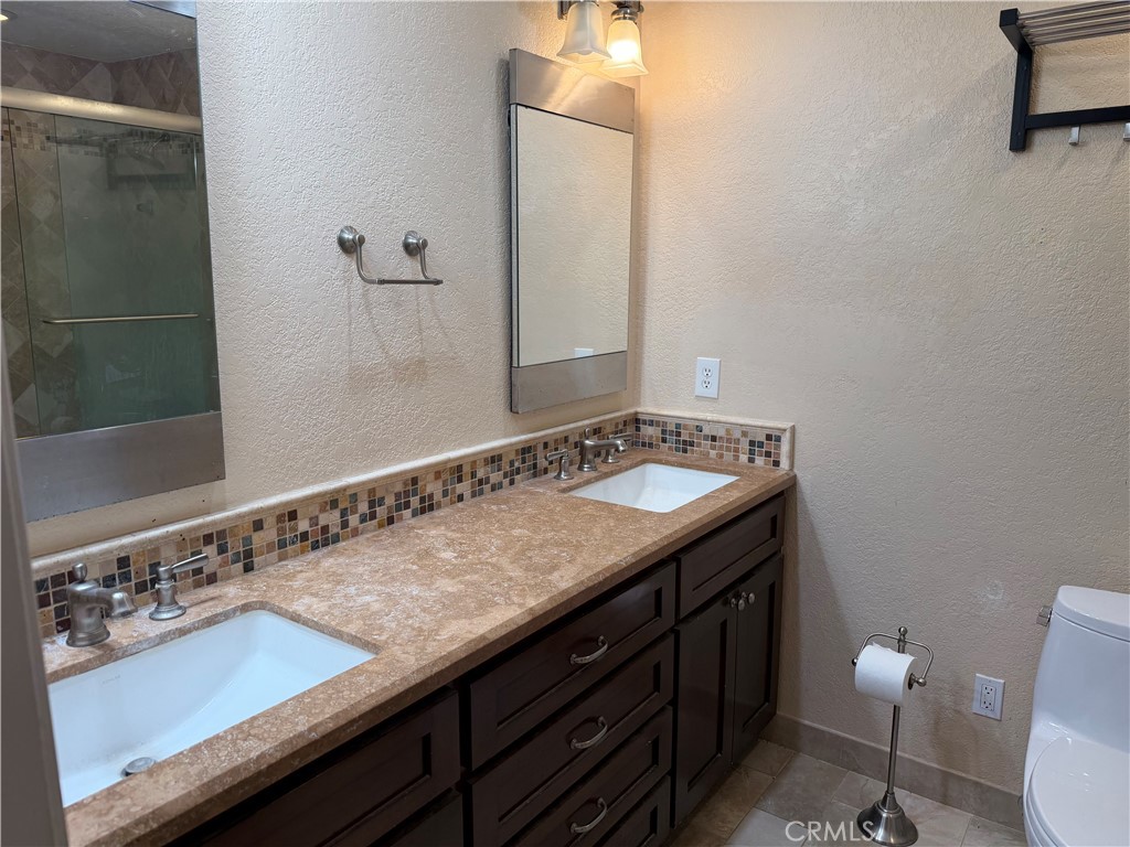 https://media.crmls.org/medias/9b125162-4776-490f-8c64-d62561dee9ba.jpg?preset=X-Large