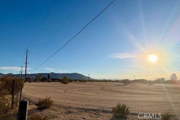 Detail Gallery Image 3 of 3 For 23585 Bear Valley, Apple Valley,  CA 92308 - 2 Beds | 1 Baths