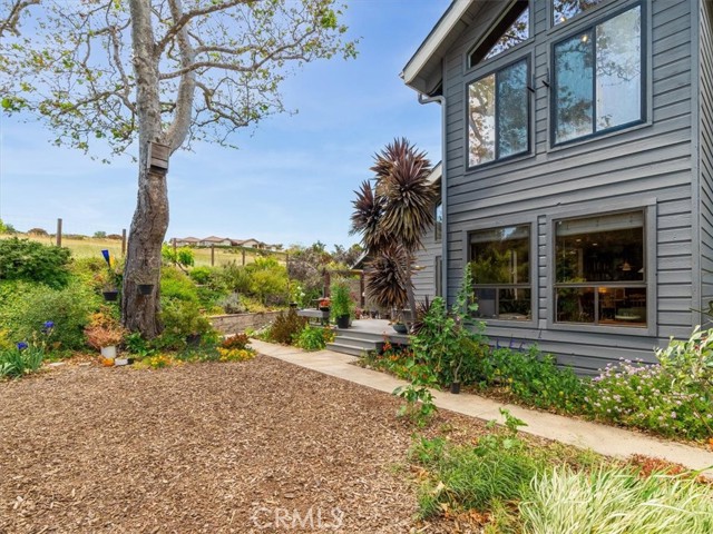 1750 La Luna Court, San Luis Obispo CA: https://media.crmls.org/medias/9b139467-1418-4cb1-bbbd-97c77e55df82.jpg