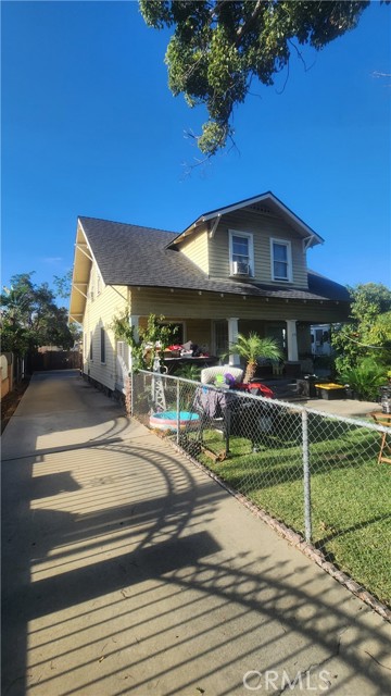 636 E E Street, Ontario CA: https://media.crmls.org/medias/9b1394d7-3b56-497f-aa57-88b18da36143.jpg