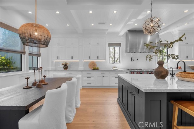 Detail Gallery Image 17 of 75 For 676 18th St, Manhattan Beach,  CA 90266 - 6 Beds | 6/2 Baths