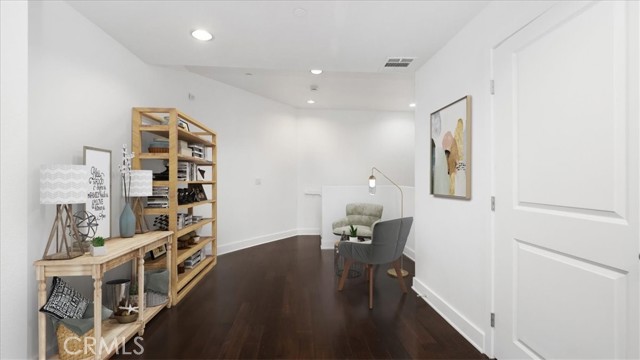 Detail Gallery Image 4 of 45 For 13004 Valleyheart Dr #205,  Studio City,  CA 91604 - 2 Beds | 2/1 Baths