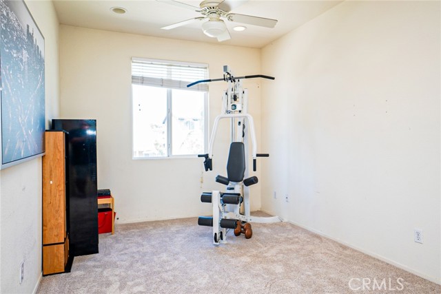 15138 Holiday Drive, Fontana CA: https://media.crmls.org/medias/9b15d4b1-b1d7-4c29-af22-0bc154a0c750.jpg