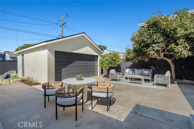 2411 Thomas Avenue, Redondo Beach CA: https://media.crmls.org/medias/9b163170-9fe4-41b2-8f55-651357bea7e3.jpg