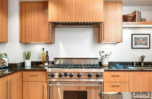 1035 19th Street, Santa Monica CA: https://media.crmls.org/medias/9b168ae0-cce9-4da2-a4eb-0028229dbb8a.jpg
