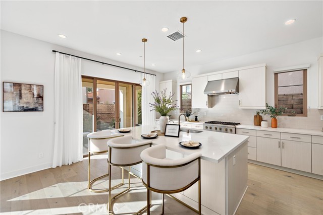 Detail Gallery Image 13 of 31 For 215 Sutters Mill, Irvine,  CA 92602 - 4 Beds | 4/1 Baths