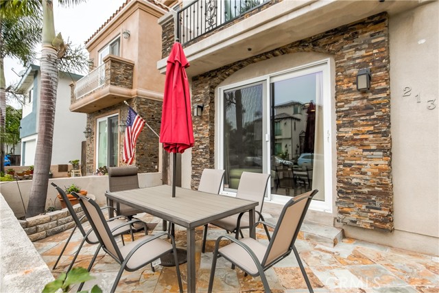 213 Baltimore Avenue, Huntington Beach CA: https://media.crmls.org/medias/9b174b5a-df5c-41ad-98b4-c4376f79cbe8.jpg