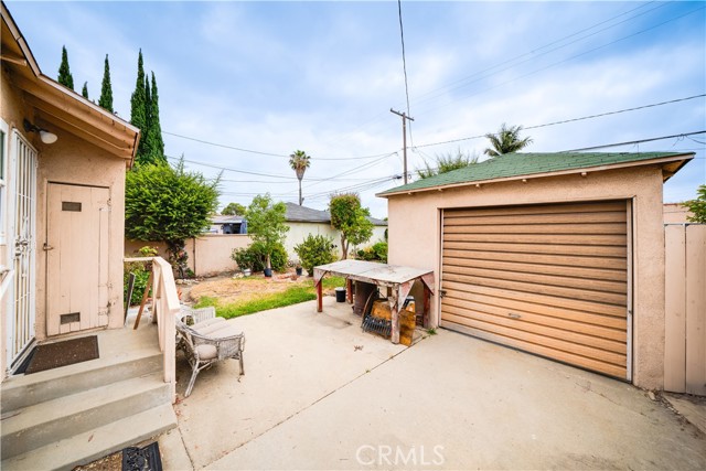 5870 Lemon Avenue, Long Beach CA: https://media.crmls.org/medias/9b189a3f-1c01-48f7-a605-225bca1855d7.jpg