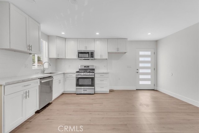 7865 Chastain Avenue, Reseda CA: https://media.crmls.org/medias/9b19124f-e0d0-46b8-8cdf-160f5ca78331.jpg