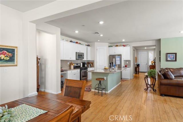 Detail Gallery Image 9 of 37 For 19120 Tiempo, Apple Valley,  CA 92308 - 3 Beds | 2 Baths