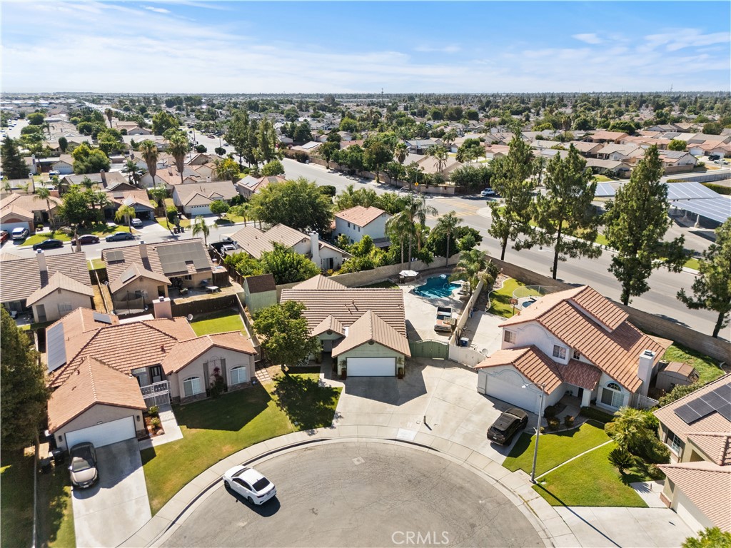 https://media.crmls.org/medias/9b19f972-72c5-4521-8892-e3d56464c8fb.jpg?preset=X-Large