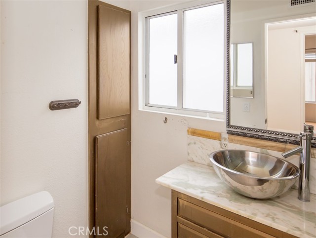 Detail Gallery Image 9 of 31 For 418 E Oceanfront, Newport Beach,  CA 92661 - 2 Beds | 2/1 Baths