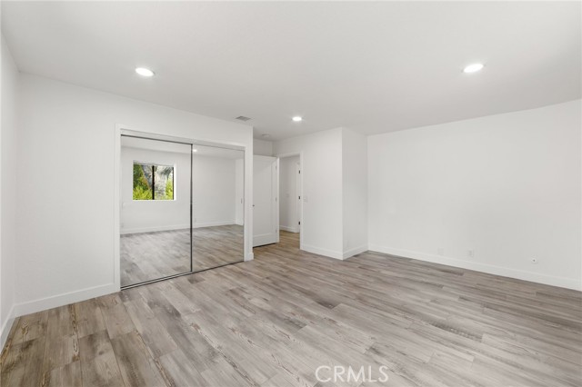 Image 17 of 33 For 21885 Lake Mathews Drive
