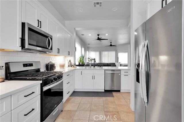 10065 Wilmington Lane, Apple Valley CA: https://media.crmls.org/medias/9b1b4c2e-2a11-4737-a35a-e05788dd8e99.jpg