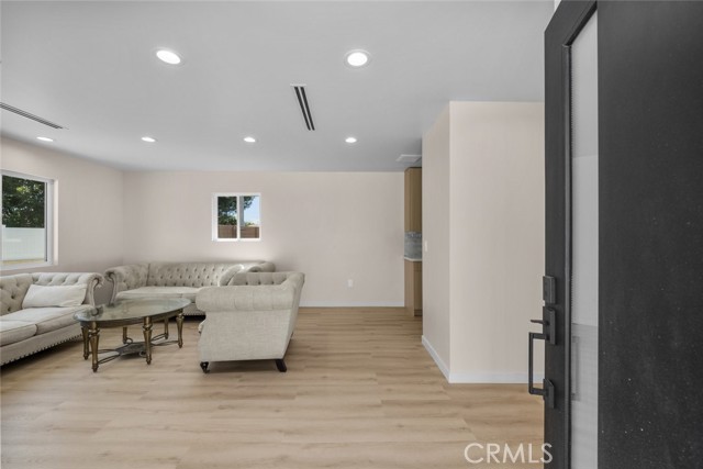 8049 Lullaby Lane, Panorama City CA: https://media.crmls.org/medias/9b1c11e8-a7d1-4540-91dc-b0efae1c7b25.jpg