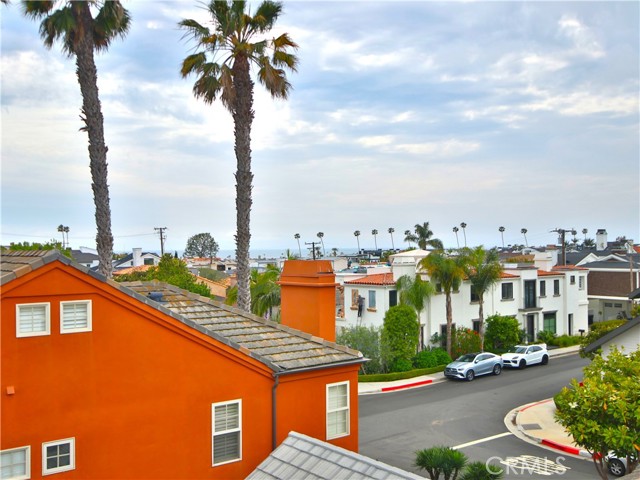 504 Dahlia Avenue, Corona del Mar CA: https://media.crmls.org/medias/9b1c148a-bc8e-4d5d-a047-7d880f41014e.jpg
