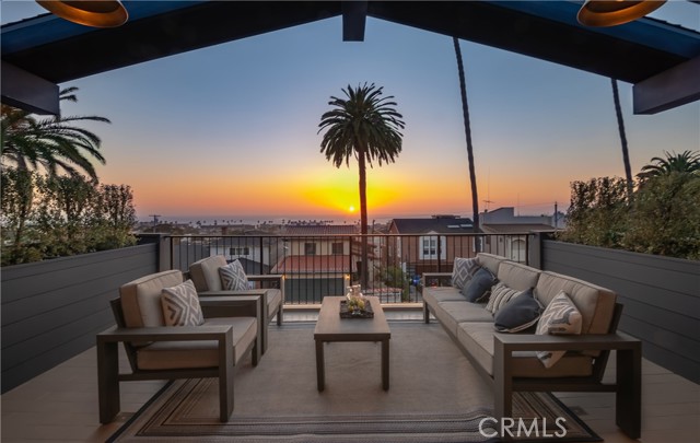 544 Helberta Avenue, Redondo Beach, California 90277, 4 Bedrooms Bedrooms, ,2 BathroomsBathrooms,Residential,Sold,Helberta,SB21084737