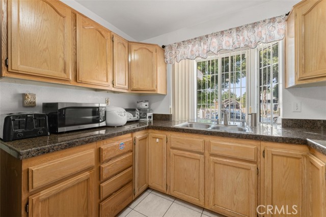 Detail Gallery Image 11 of 24 For 2330 W Lincoln St, Long Beach,  CA 90810 - 3 Beds | 2 Baths