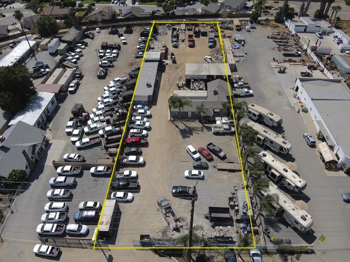 One Acre (43,560 sf) of commercial land has a 215 FWY visibility.  It has two office buildings (1st has 21,000 sf, 2nd office building 1,100 sf) both fully
air-conditioned), it also has two shops at the back of the building.  Utilities:  Electricity and water available.  Buyer to perform own due diligence.