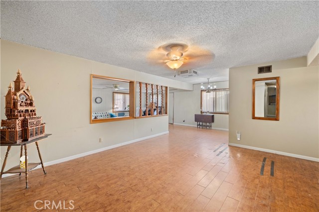 Detail Gallery Image 5 of 20 For 45461 3rd, Lancaster,  CA 93535 - 4 Beds | 2 Baths