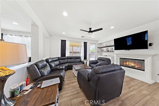 786 Suncup Circle, Hemet CA: https://media.crmls.org/medias/9b1d24d5-1721-4bfd-a4ba-815da29e16be.jpg