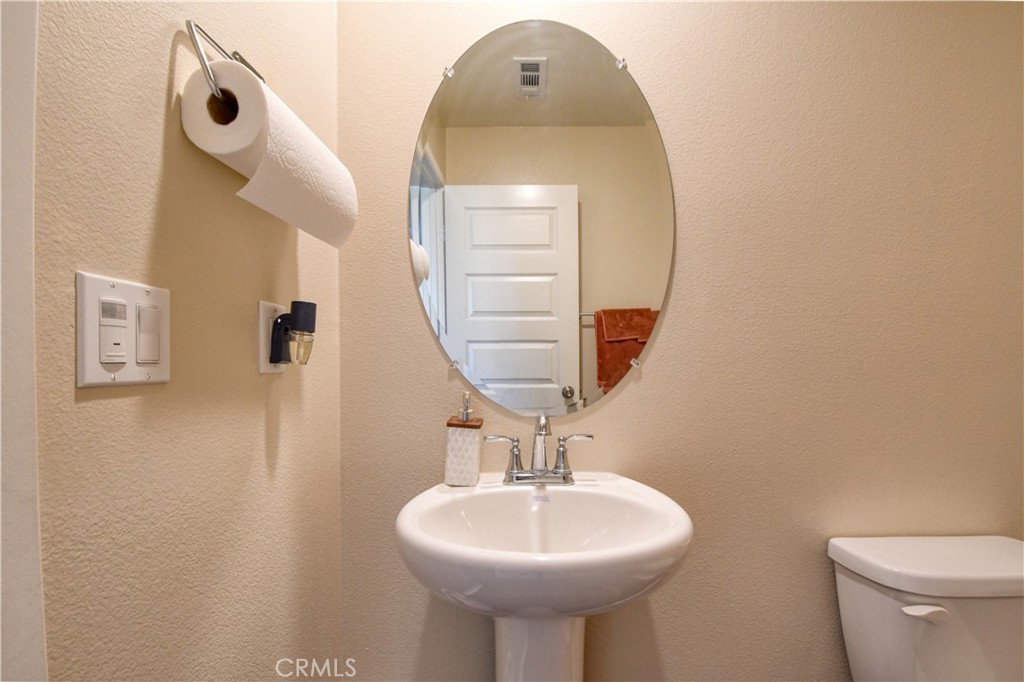 https://media.crmls.org/medias/9b1d7dcb-12d6-49ef-9faa-5101af7a129a.jpg?preset=X-Large