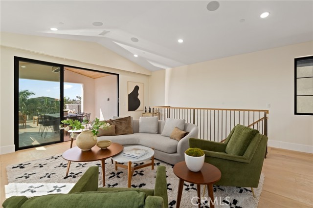 506 12th, Huntington Beach CA: https://media.crmls.org/medias/9b1e2f8f-c2ad-48db-8fdb-a1d8fbcf0648.jpg