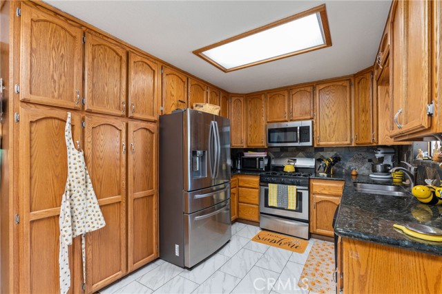 Detail Gallery Image 12 of 28 For 329 Downey Dr, Big Bear City,  CA 92314 - 3 Beds | 1 Baths