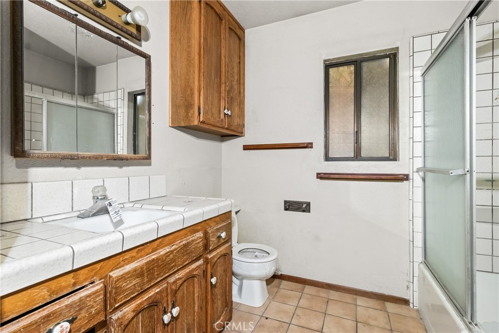 https://media.crmls.org/medias/9b1ee230-bed9-40c2-b4ef-634d6e56b93c.jpg?preset=X-Large
