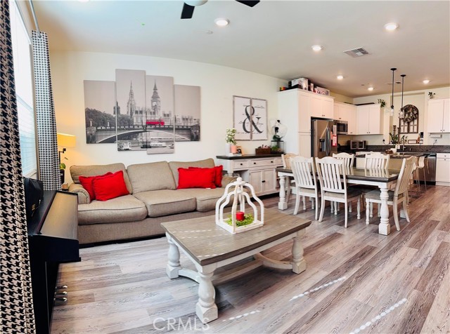 13949 Blossom Way, Eastvale CA: https://media.crmls.org/medias/9b1f1e26-c9fb-4809-b592-6141fbb59501.jpg