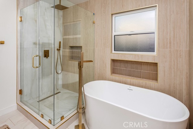 Detail Gallery Image 10 of 16 For 1000 Indiana Ave, Venice,  CA 90291 - 3 Beds | 2 Baths