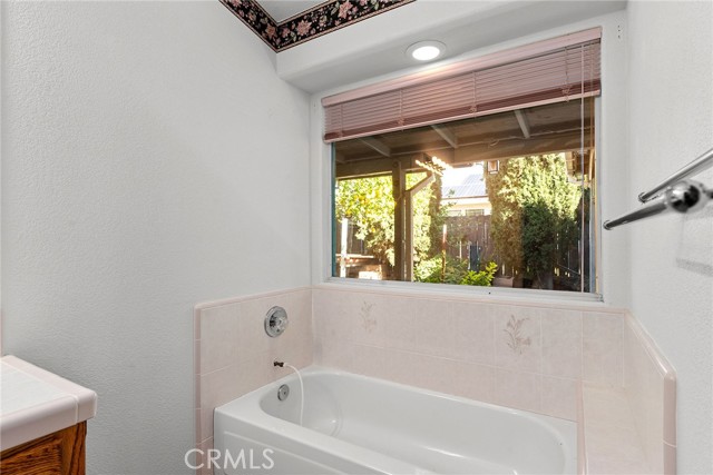 318 Meadowood Drive, Orland CA: https://media.crmls.org/medias/9b213178-1e39-470f-8dd8-c4352584bdc3.jpg