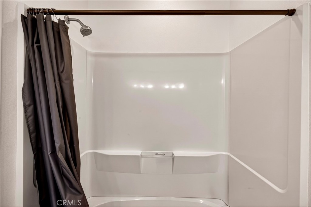 https://media.crmls.org/medias/9b2165c0-abec-4d30-983d-49d096bcccfa.jpg?preset=X-Large