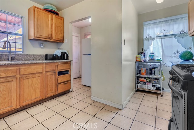 4154 S Harvard Blvd, Los Angeles CA: https://media.crmls.org/medias/9b2173b6-0dd9-491b-ab96-aa22b776b9ba.jpg