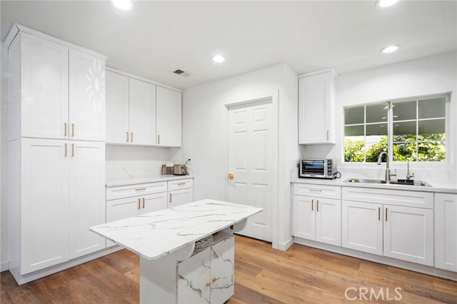 Detail Gallery Image 11 of 34 For 7577 Valaho Dr, Tujunga,  CA 91042 - 3 Beds | 3 Baths