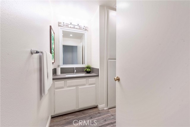 Detail Gallery Image 6 of 21 For 6815 Remmet Ave #319,  Canoga Park,  CA 91303 - 1 Beds | 1 Baths