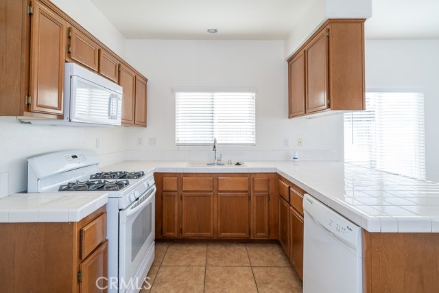 Detail Gallery Image 7 of 15 For 13454 Alcott, Victorville,  CA 92392 - 4 Beds | 3 Baths