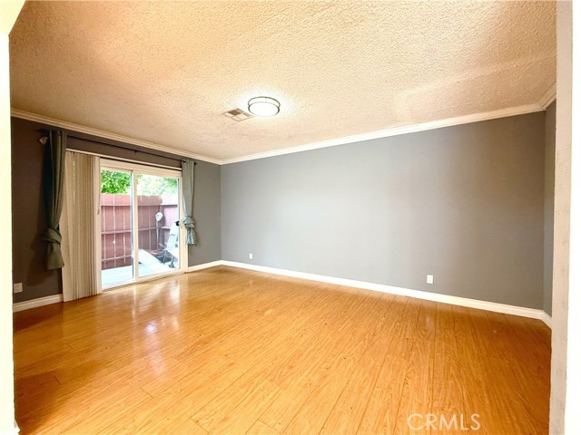 Detail Gallery Image 5 of 26 For 7320 Lennox Ave #H1,  Van Nuys,  CA 91405 - 2 Beds | 2/1 Baths
