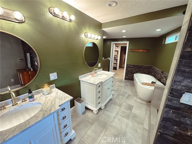 Detail Gallery Image 12 of 20 For 21609 Indian Wells Dr, Tehachapi,  CA 93561 - 3 Beds | 3 Baths
