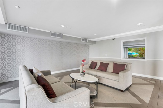 Detail Gallery Image 11 of 49 For 4501 Cedros Ave #240,  Sherman Oaks,  CA 91403 - 2 Beds | 2 Baths