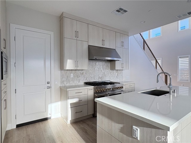 Detail Gallery Image 15 of 31 For 160 Longden, Lake Forest,  CA 92630 - 4 Beds | 4 Baths