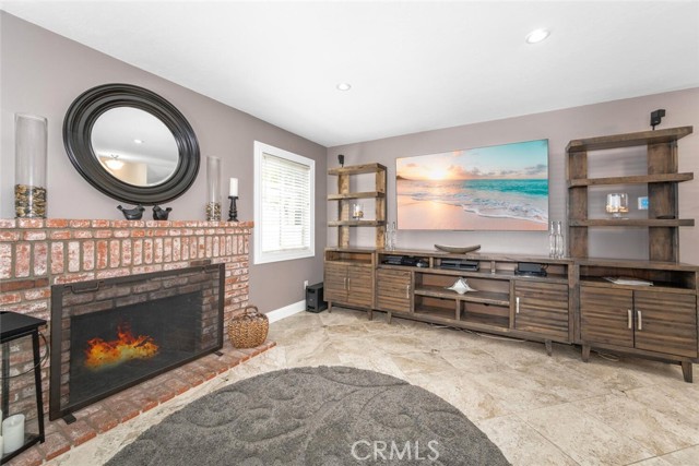 6786 Molokai Drive, Cypress CA: https://media.crmls.org/medias/9b252fe9-2d23-4fb4-8dad-804d80825317.jpg