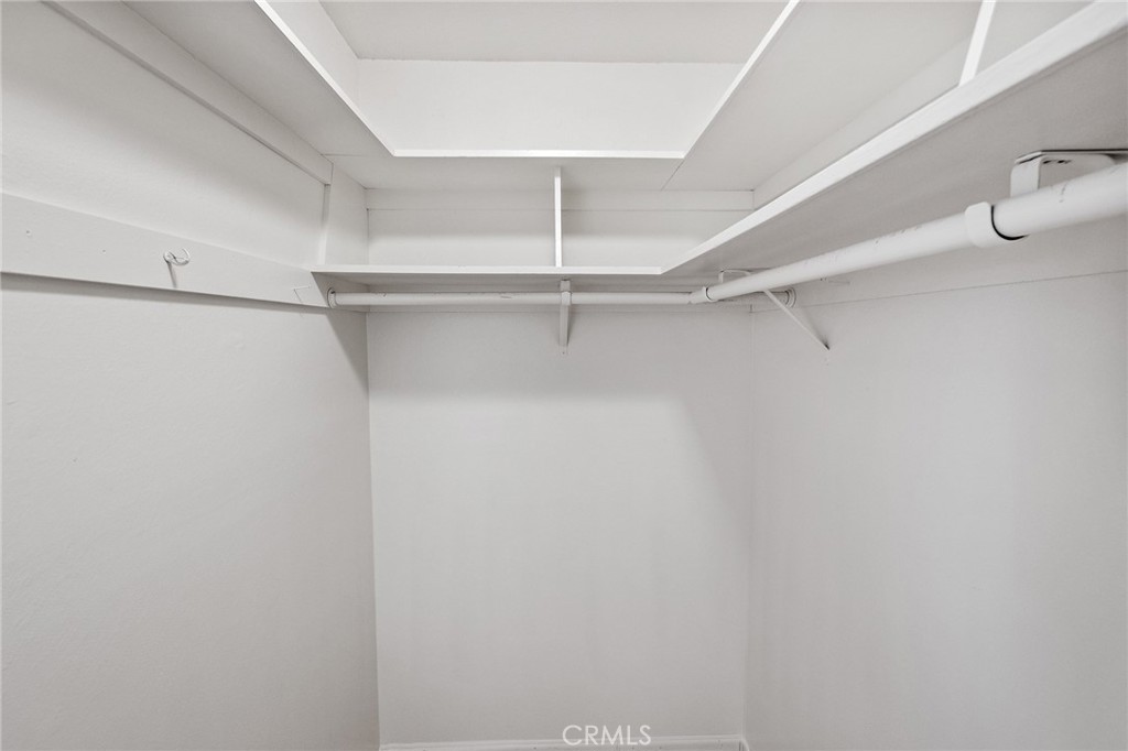 https://media.crmls.org/medias/9b25d373-d91f-4092-b0de-98f11285f5a7.jpg?preset=X-Large