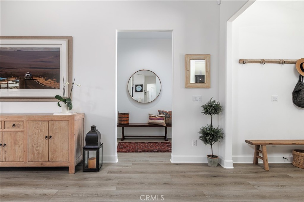 https://media.crmls.org/medias/9b25d966-51e0-4b14-85eb-4151d9d7e5d9.jpg?preset=X-Large