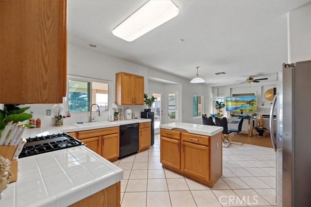 Detail Gallery Image 22 of 69 For 4903 Edmonton, Fontana,  CA 92336 - 4 Beds | 2/1 Baths